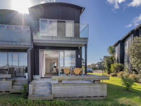 Matarangi Lakeview - Matarangi Holiday Home